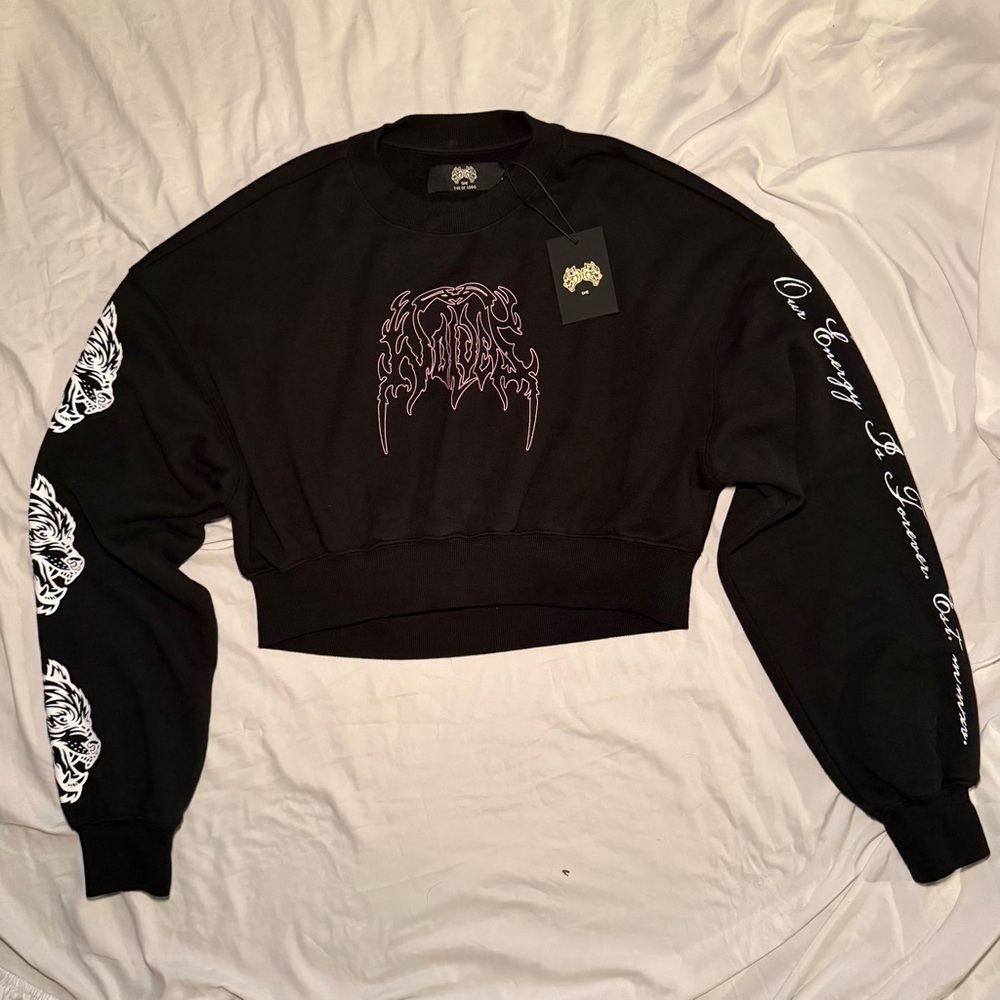 Darc Sport wolves Black Graphic Women's cropped pull over long sleeve